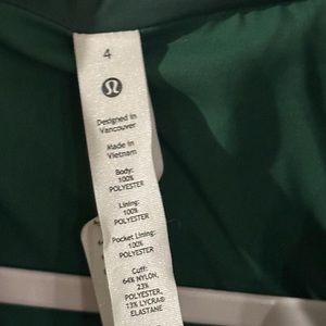 Lululemon puffer coat in green
